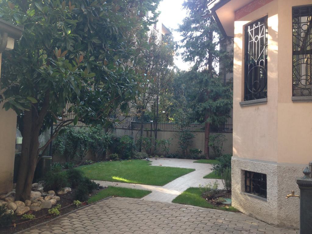 Suite Home Milano Fiera Milão Exterior foto