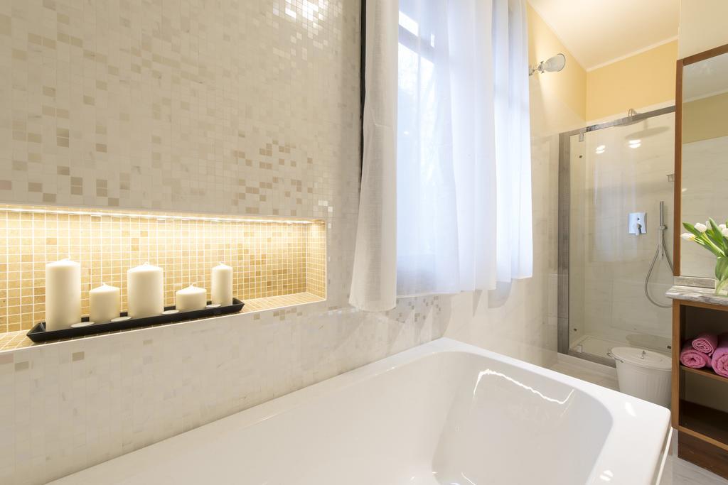 Suite Home Milano Fiera Milão Exterior foto